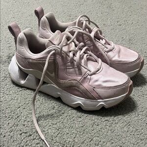Nike Women's RYZ 365 Light Pink Sneakers